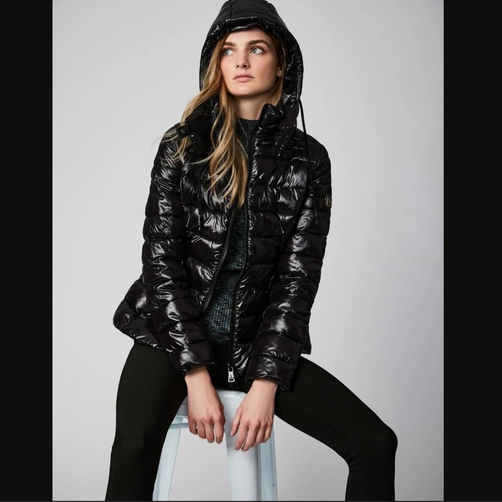 SOLD - BERNARDO, Plaza Glossy Hooded Puffer, Medium